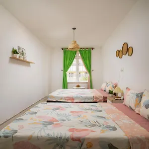 Отель Hy Local Budget - 5 Mins Walk To Ancient Town, Хойан